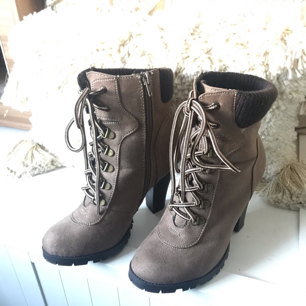 Soda Lace-Up Bootie size 8.5